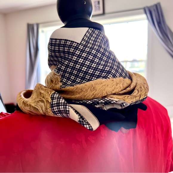 Vintage SYMPHONY SCARFS Dog Print Collectible Square Scarf—OS - Picture 9 of 13